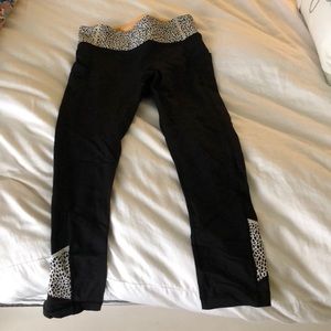 LULULEMON CROP LEGGINGS